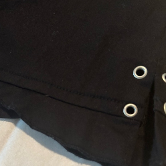 Romeo & Juliet Black Ruffle Shorts EUC! - Picture 3 of 4